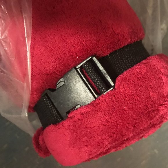 D23 Disney soft red plush fleece throw blanket - Picture 6 of 7